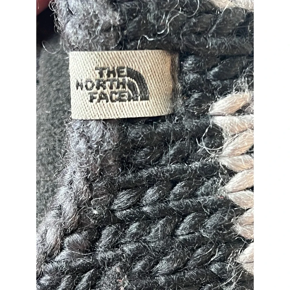 The North Face Wool Blend Earflap Beanie Gray Black Greek Key Knit Hat T365